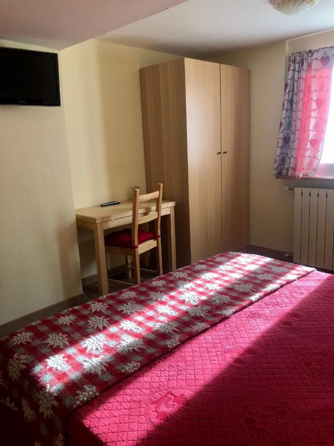 Hotel Piccolo Chalet Claviere Εξωτερικό φωτογραφία
