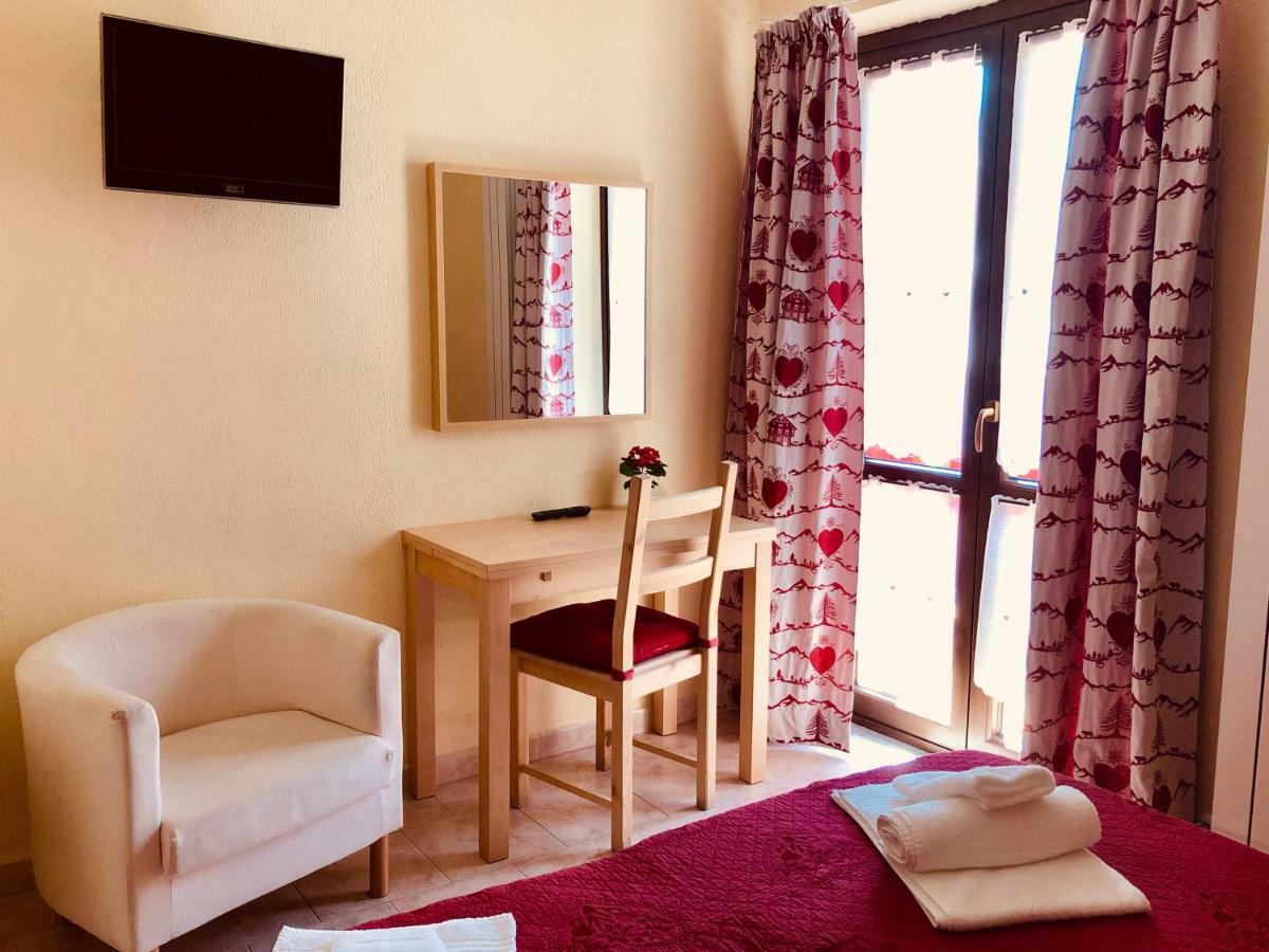 Hotel Piccolo Chalet Claviere Εξωτερικό φωτογραφία